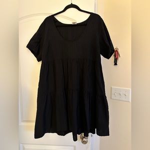 Cute black dress with pockets.